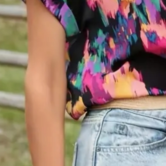 Nwot womens crew neck blouse - Picture 2 of 4